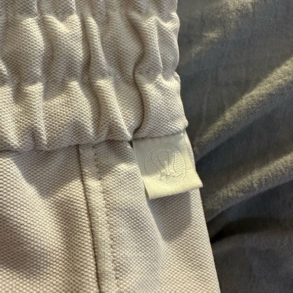 lululemon men’s medium bowline trousers in cream - Picture 4 of 4